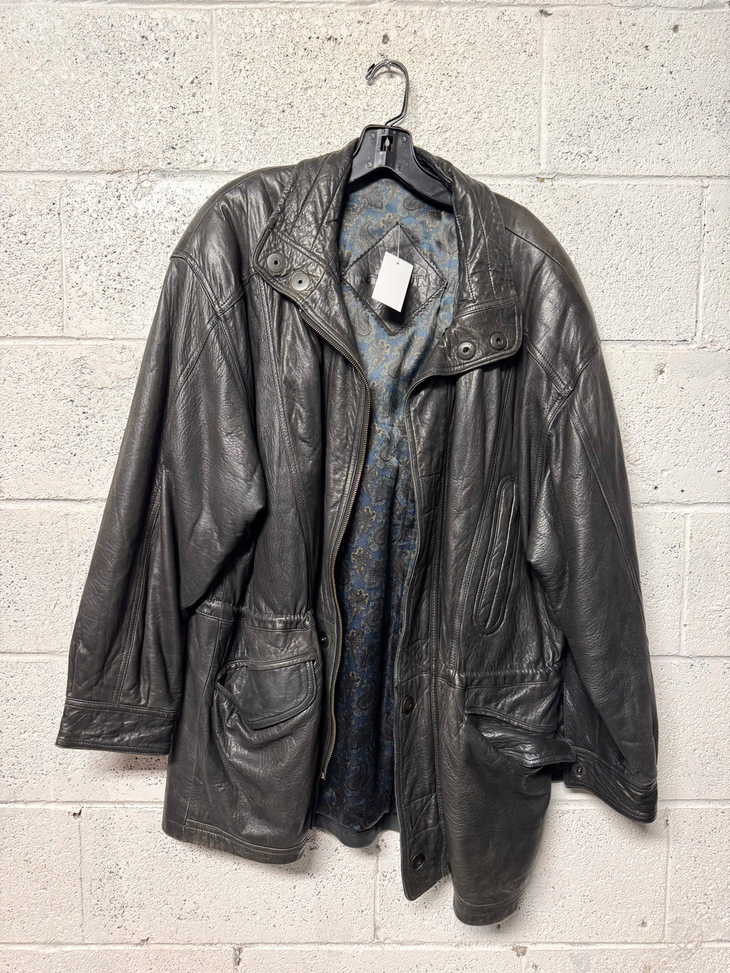 Veste en cuir Kapraun. Motif cachemire