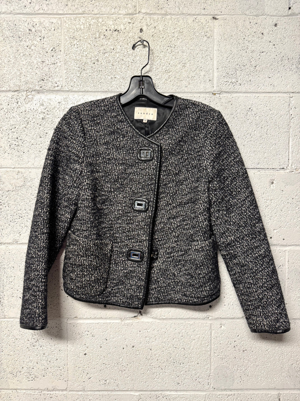 Veste courte blanche et noir Sandro