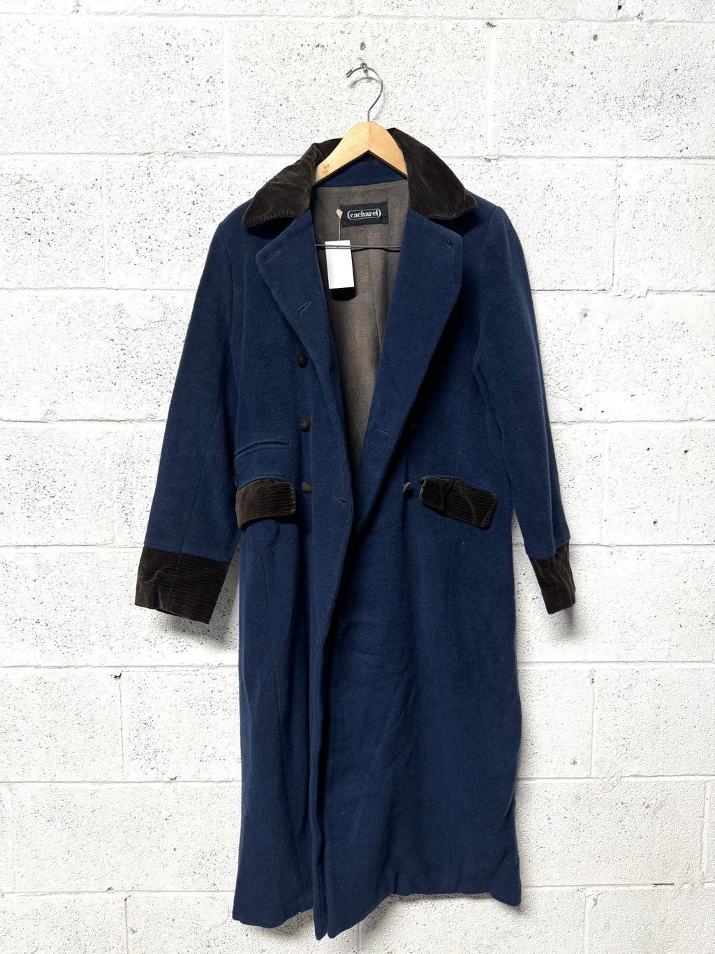 Manteau bleu marine avec revers marron en velour Cacharel