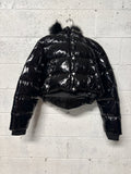 Veste courte doudoune noir brillante a capuche fourrure The Kooples