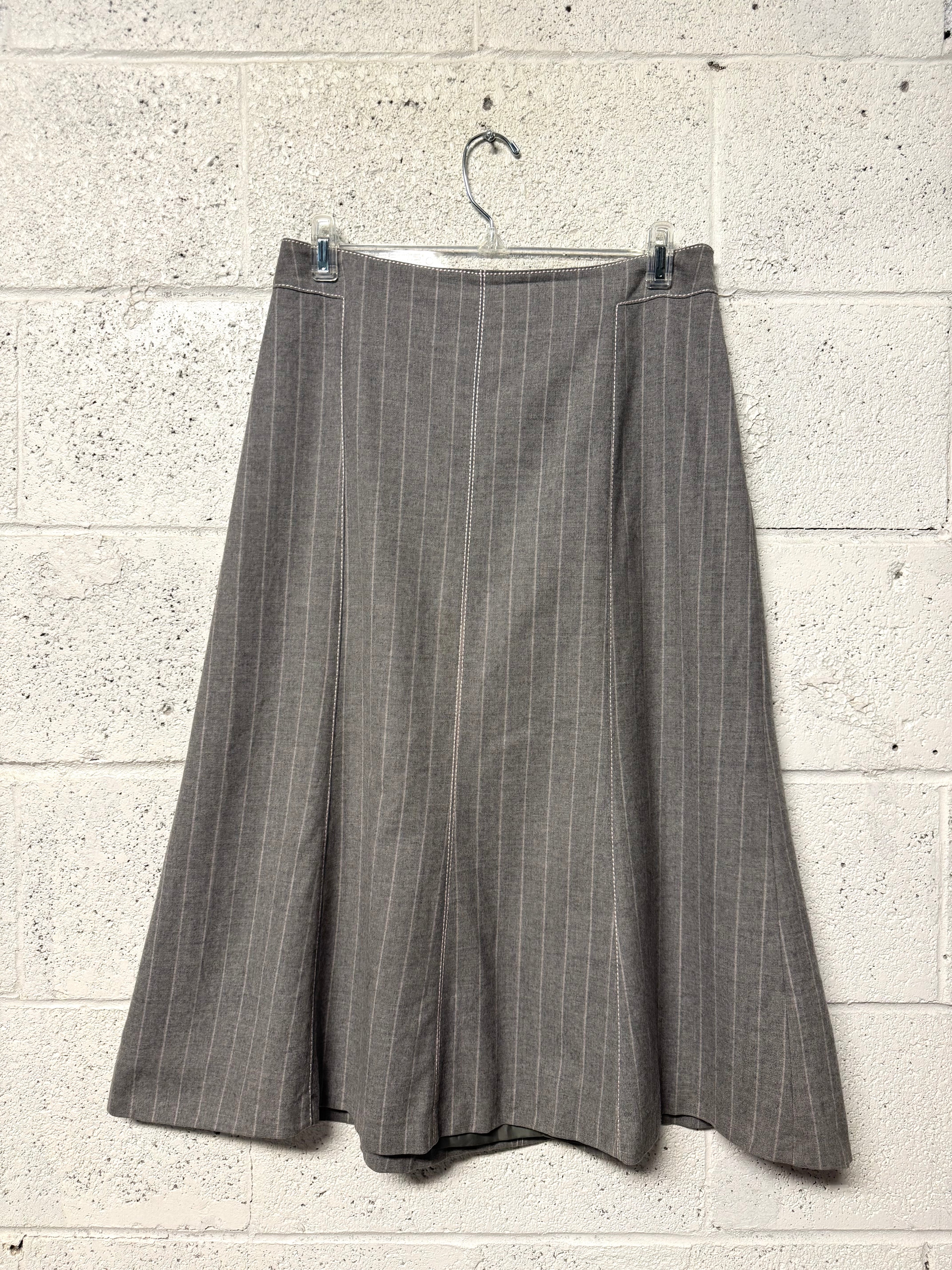 Jupe Longue grise avec detailles rose  poudrées Un jour Ailleurs