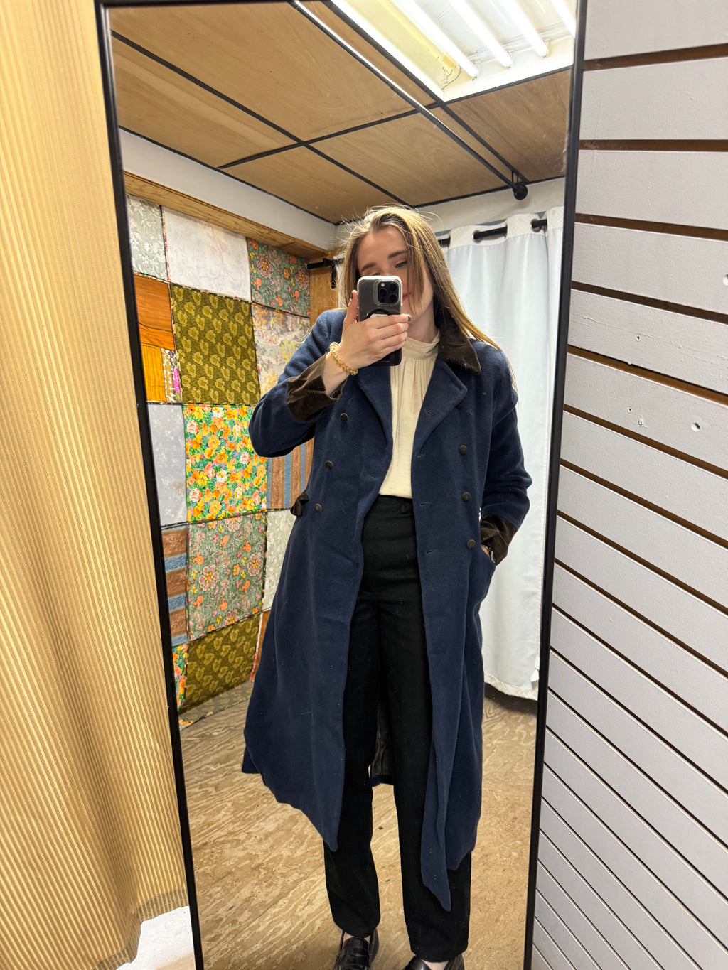 Manteau bleu marine avec revers marron en velour Cacharel