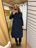 Manteau bleu marine avec revers marron en velour Cacharel