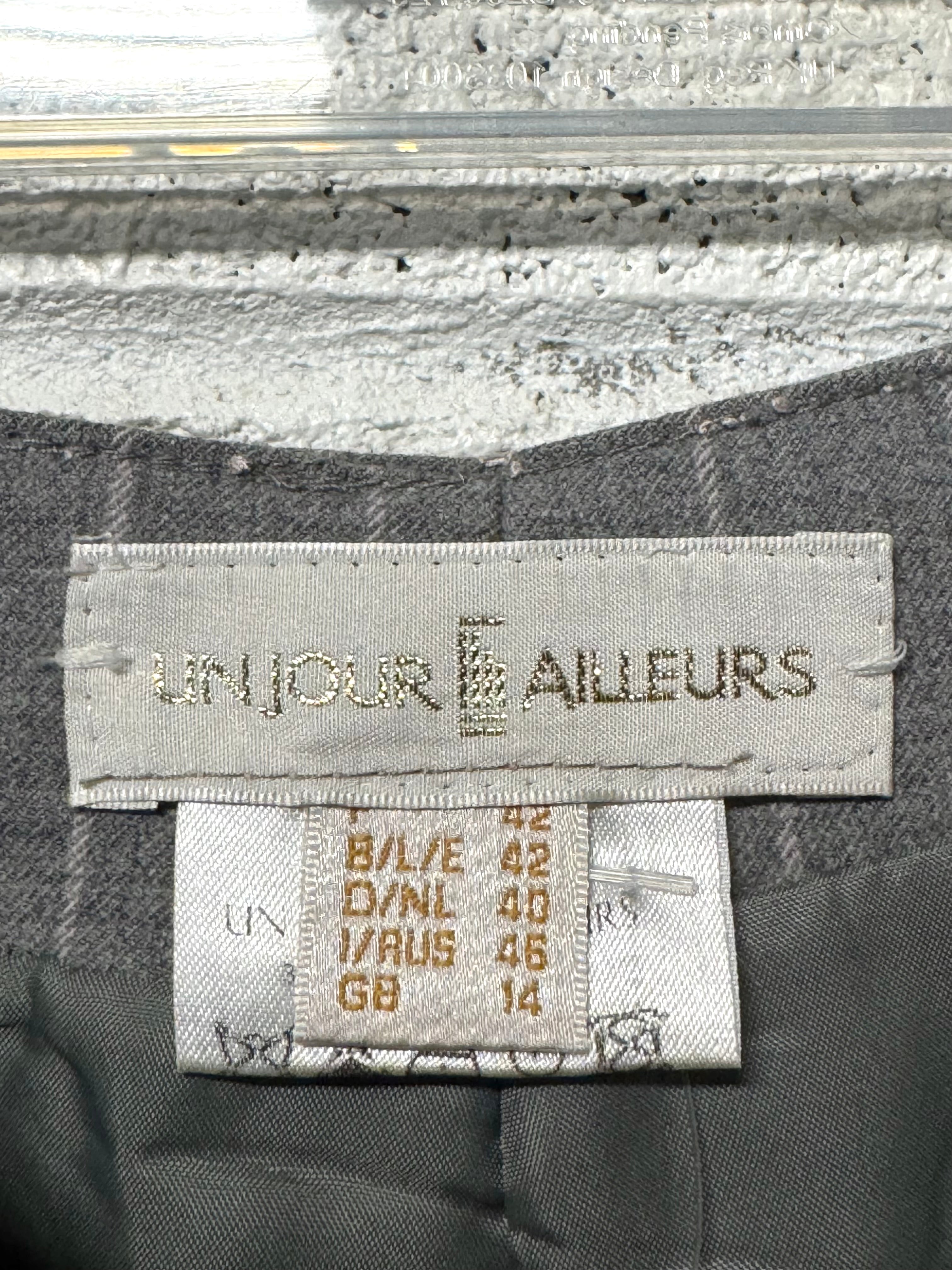 Jupe Longue grise avec detailles rose  poudrées Un jour Ailleurs