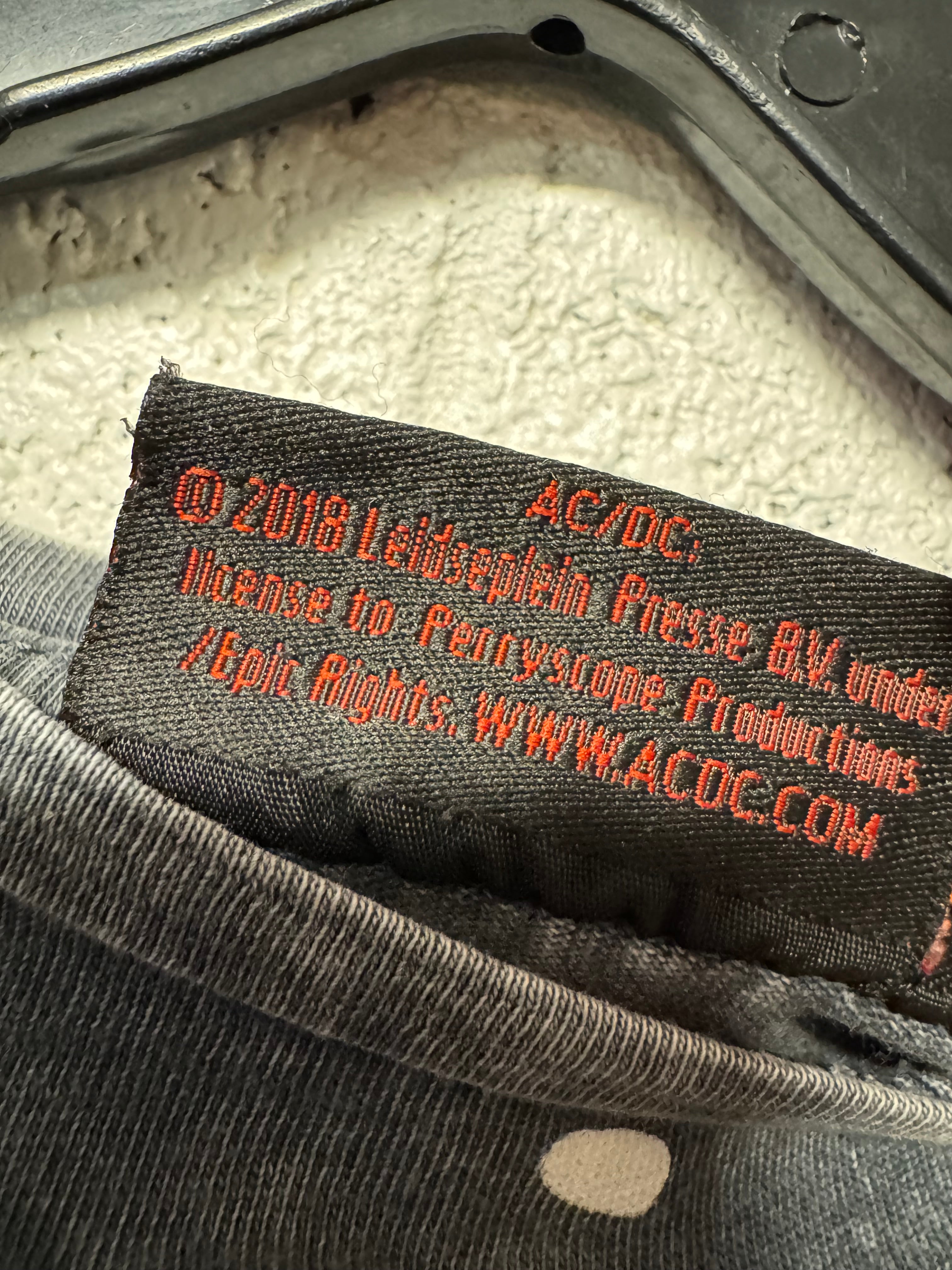 T-shirt AC DC